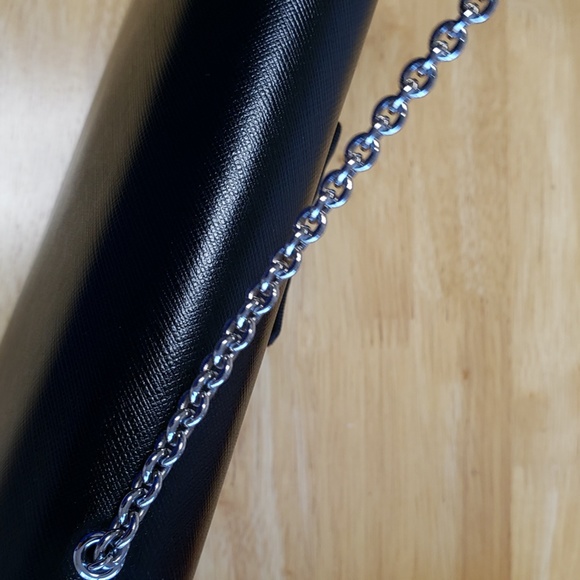 Salvatore Ferragamo Black Saffiano Vara Bag - Picture 8 of 16